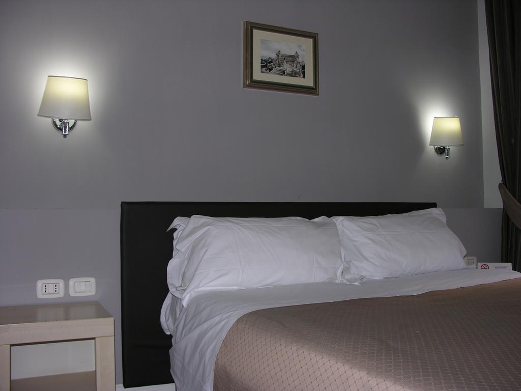 Roma Rooms Colosseum Экстерьер фото