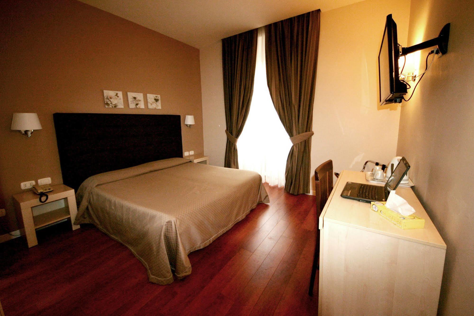 Roma Rooms Colosseum Экстерьер фото