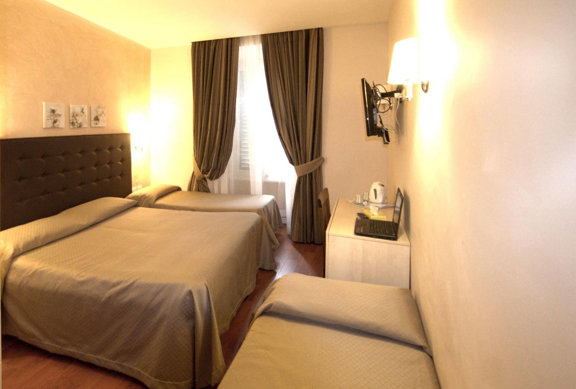 Roma Rooms Colosseum Экстерьер фото