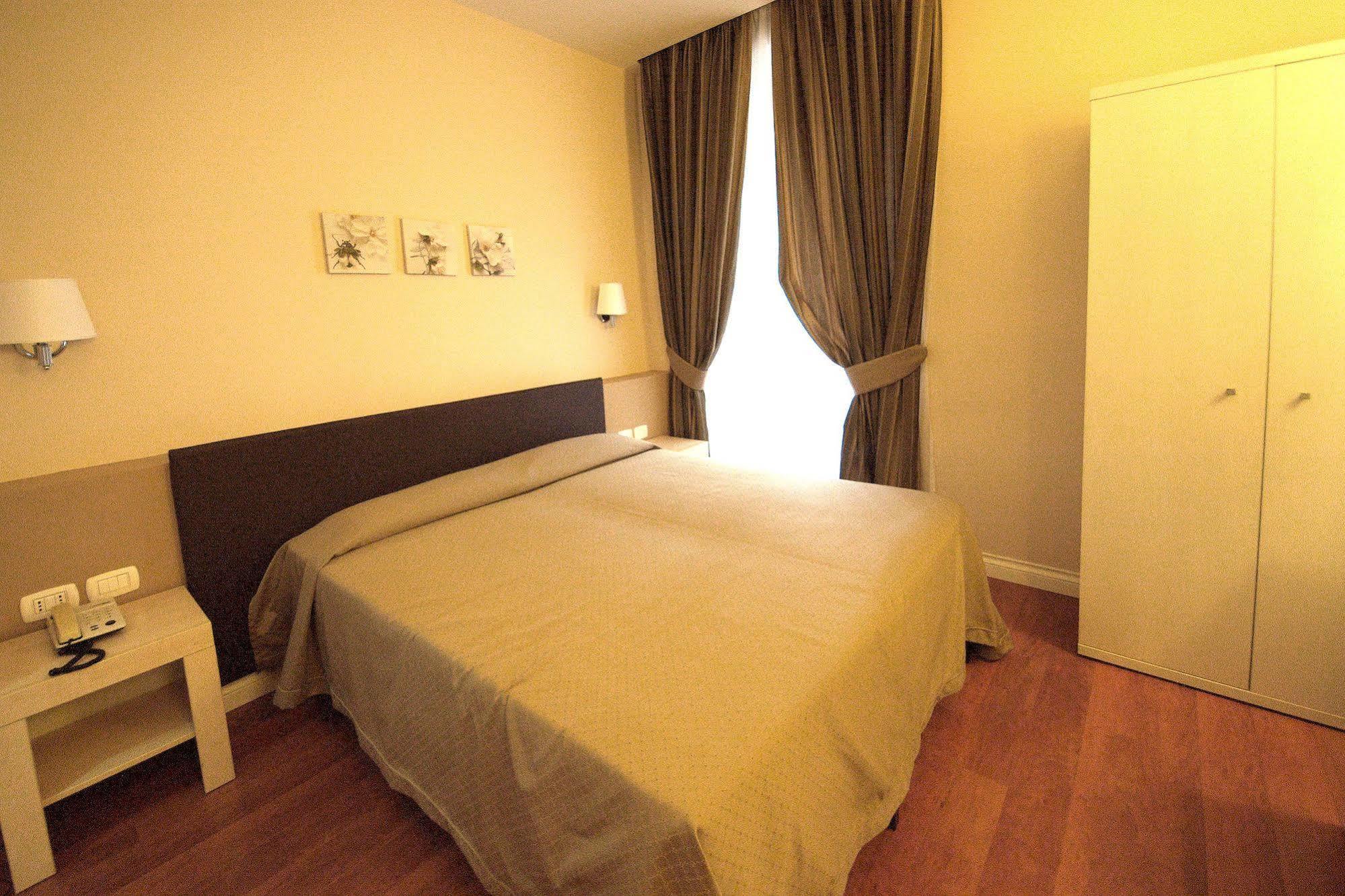 Roma Rooms Colosseum Экстерьер фото