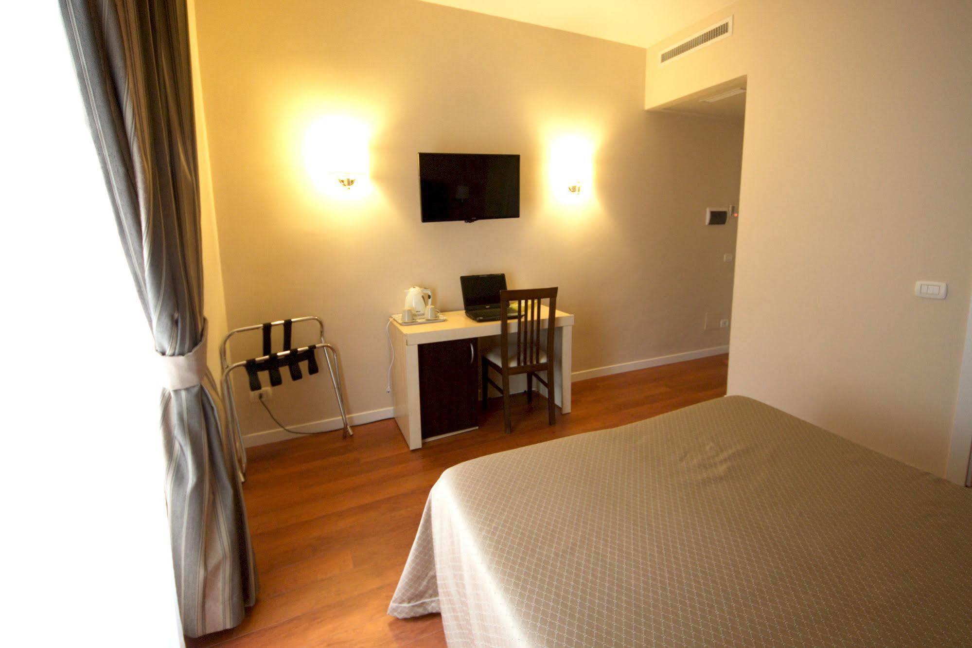 Roma Rooms Colosseum Экстерьер фото